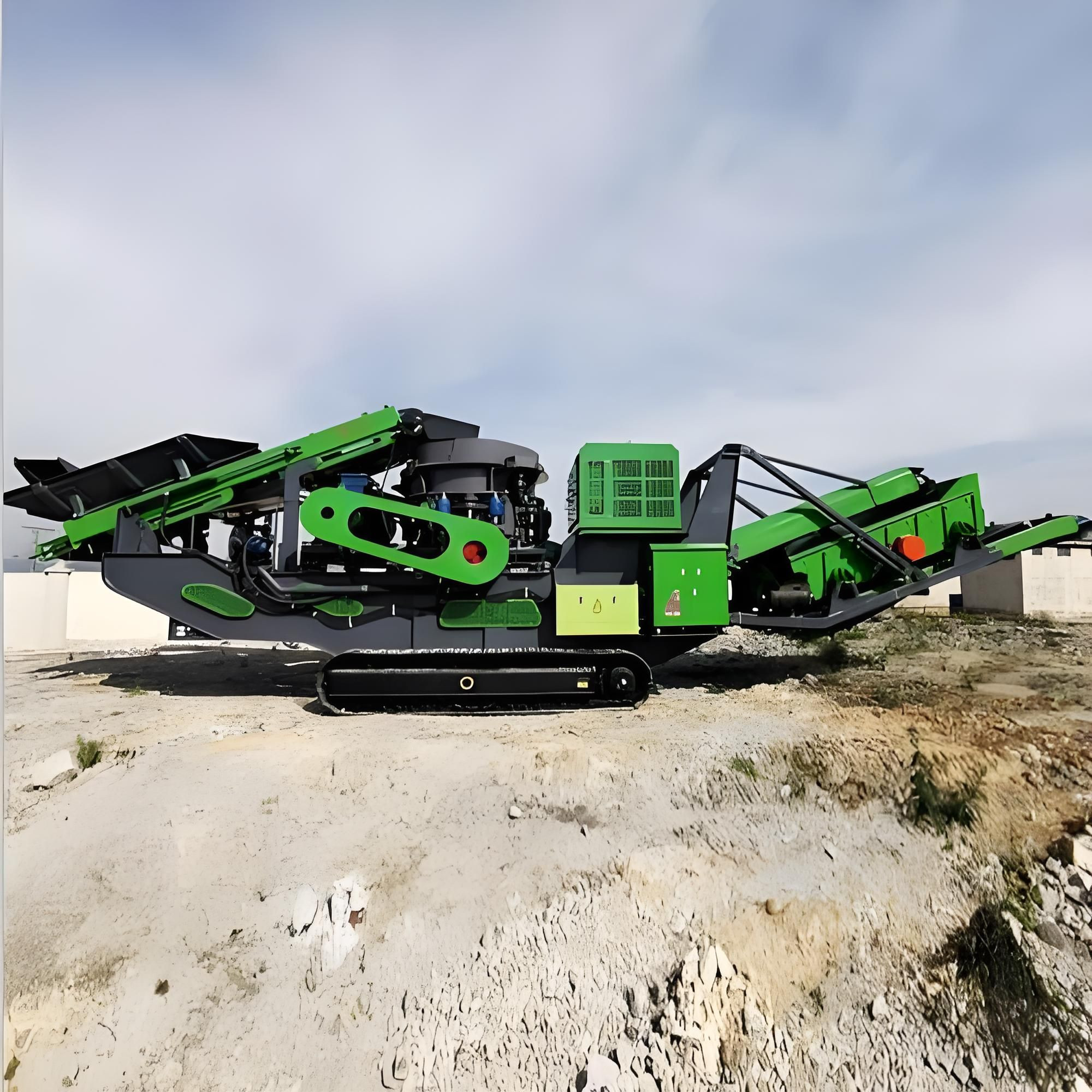 Track-mounted mobile crushing and screening station