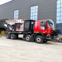Vehicle-mounted mobile crushing station